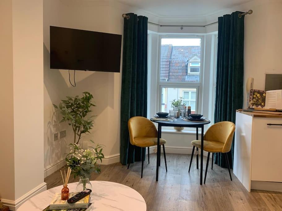 Alto - Lovely 2 Bedroom Serviced Apartment Bristol By Mint Stays Eksteriør billede