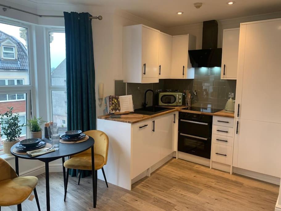Alto - Lovely 2 Bedroom Serviced Apartment Bristol By Mint Stays Eksteriør billede